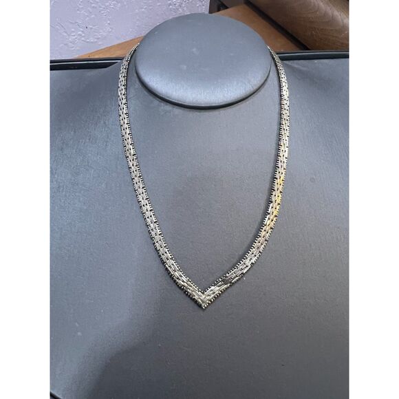 Vintage 16" Chevron Design Byzantine V Shaped Italian SS Necklace - Picture 2 of 5
